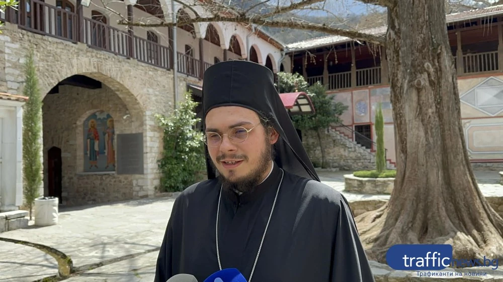 Йеромонах Евтимий: Нека никога не угасва в нас пасхалната светлина и надеждата във възкресението ВИДЕО