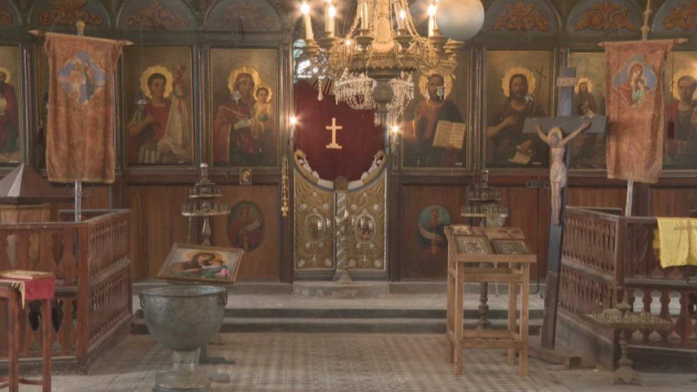 За Великден: Жителите на Черноземен успяха да възстановят храма си