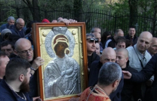 Хиляди вярващи тръгнаха в литийното шествие с бачковската чудотворна икона