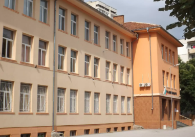 Две фирми искат да строят нов корпус и салон в пловдивско училище