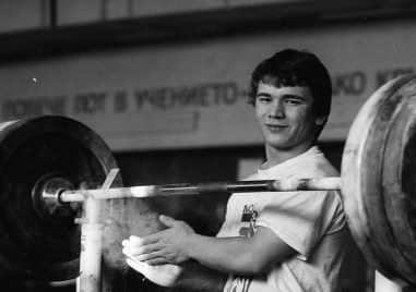 Филм за легендарния щангист Наим Сюлейманоглу се продава на търг