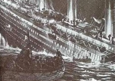 На този ден: Потъва Титаник