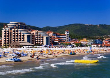 Търсят 250 000 души за сезонна работа на морето