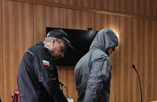 Арестуваният за порнография полицай имал голи снимки и на собствените си деца