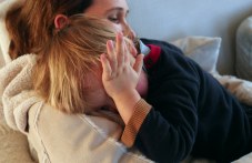 Детето не се отделя от мама и за минута - нормално ли е