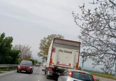 Катастрофа на един от входовете на Пловдив причини голямо задръстване