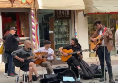 Сърдита жена спря концерт на Главната, хората защитиха музикантите