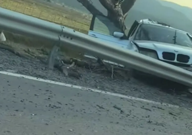 17-годишен загина в жестока катастрофа край Карлово, шофьорът - на 18