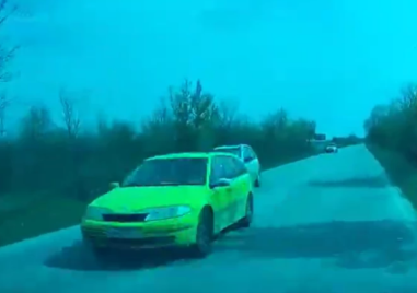 Рисково изпреварване на косъм от челен удар на пътя Пловдив-Хисаря