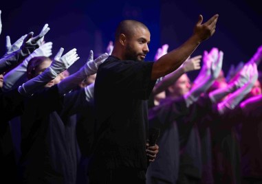 Световното шоу “Murmuration – Level 2“ идва в Пловдив