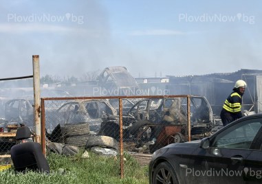 Голям пожар пламна в автоморга край Околовръстното