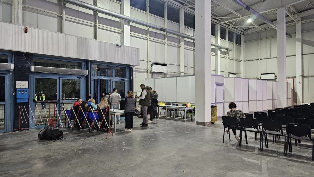 Опашки удължиха вота в Кючука, първите секции пристигнаха в Панаира