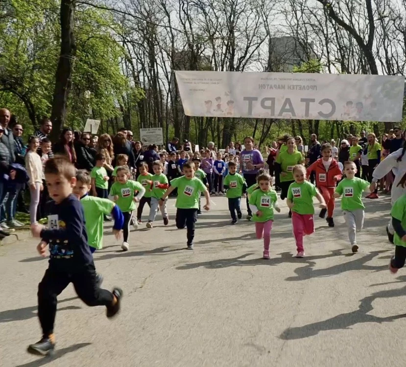 Спортът влиза все по-рано в образованието: Над 300 деца тренираха в Лаута СНИМКИ