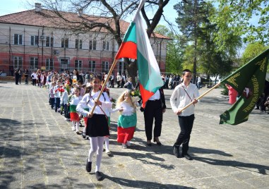Деца пресъздадоха събитията от 1876 година в село Бенковски
