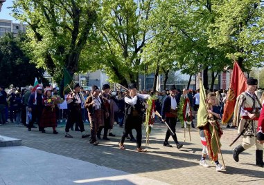 Пловдив почете паметта на героите от Априлската епопея