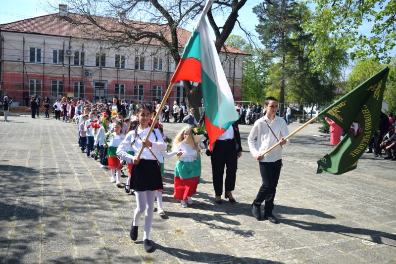 Деца пресъздадоха събитията от 1876 година в село Бенковски