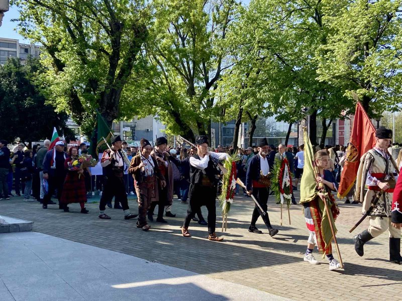 Пловдив почете паметта на героите от Априлската епопея