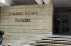 Обвинен в убийство получи хипертонична криза в съда, пуснаха го под домашен арест