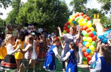 С пъстро карнавално ществие Пловдив празнува Международния ден на детската книга