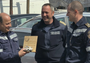 Изпратиха в пенсия пловдивски пожарникар след 40 години служба