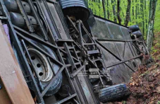 Двама загинали и много ранени при тежък инцидент с автобус у нас