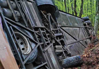 Двама загинали и много ранени при тежък инцидент с автобус у нас