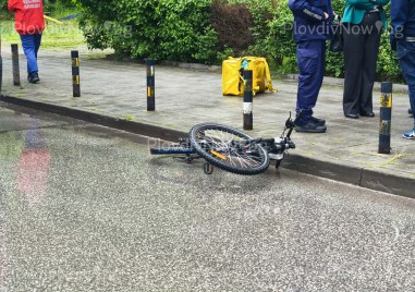 Кола блъсна велосипедист на централна пловдивска улица