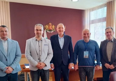 Областният управител проф. Владислав Попов отличи работата на двете районни избирателни комисии в Пловдив