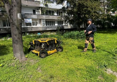 За първи път робот ще коси зелените площи в Асеновград