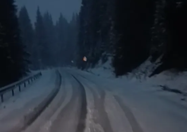 Зимна картина изненада шофьори в Родопите