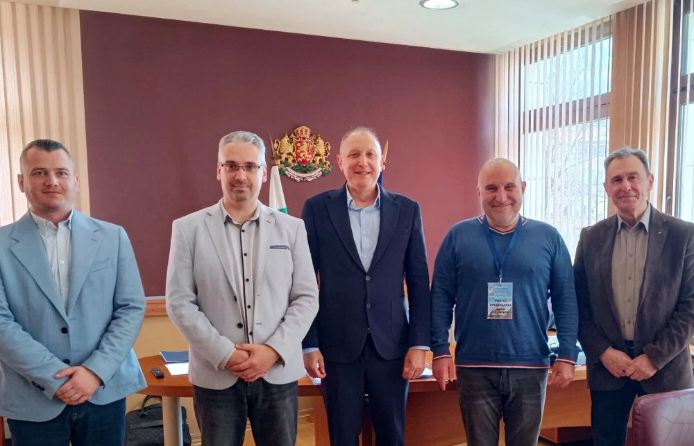 Областният управител проф. Владислав Попов отличи работата на двете районни избирателни комисии в Пловдив