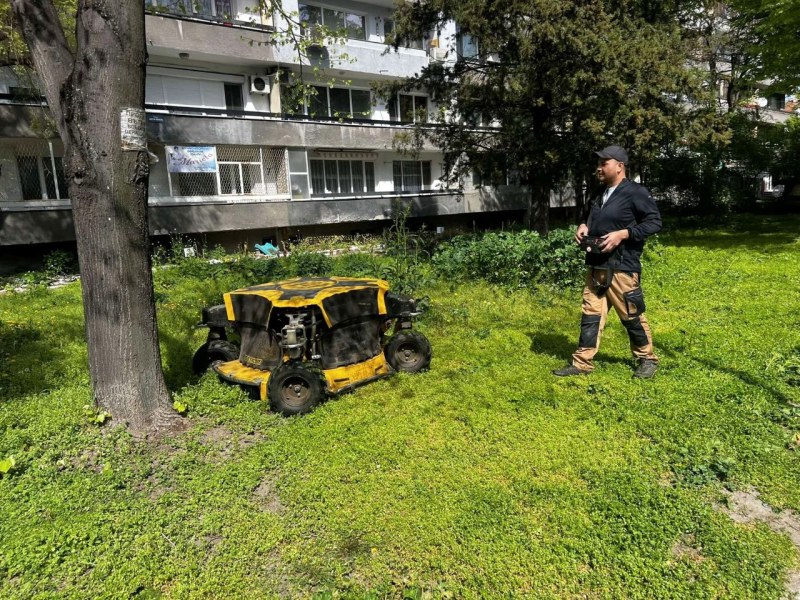 За първи път робот ще коси зелените площи в Асеновград
