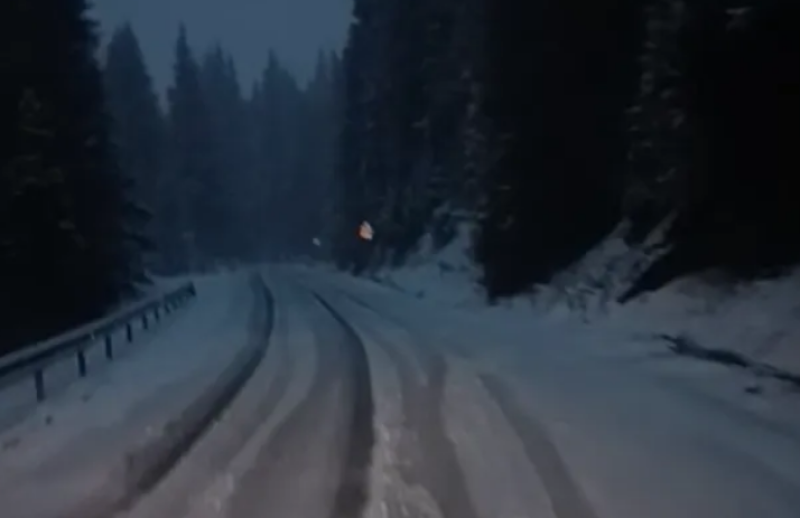 Зимна картина изненада шофьори в Родопите