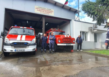 Дългогодишен пожарникар в Съединение бе тържествено изпратен в заслужен отдих