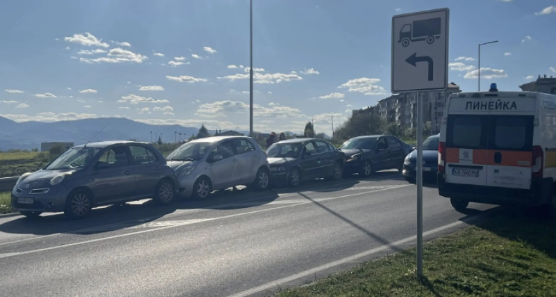 Верижна катастрофа стана на пътя Сопот - Карлово