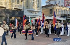 Арменската общност под тепетата отбеляза 111 години от арменския геноцид с шествие по Главната