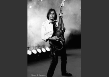 13 години без Петър Гюзелев - китаристът на “Щурците“