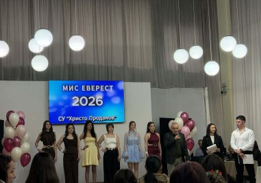 Карлово аплодира новата „Мис Еверест 2026“ в тържествена вечер на младостта и таланта