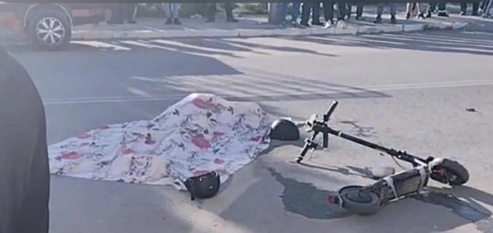 Момиче е загинало, а момче е в болница след челен удар на тротинетката с микробус в Столипиново