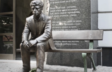 67-godini-smartta-poeta-penyo-penev-395.png