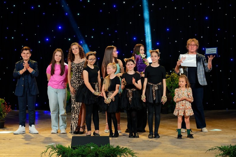 С гала концерт завърши конкурсът  „Петнадесет лалета“ в Хисаря, честито на наградените