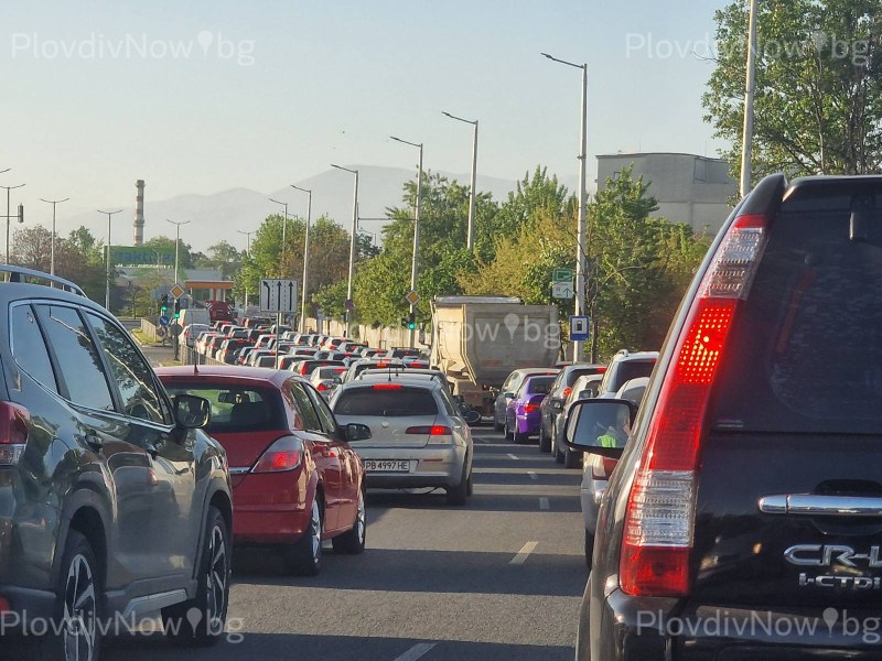 Сериозно задръстване по Кукленско шосе заради ВиК ремонт