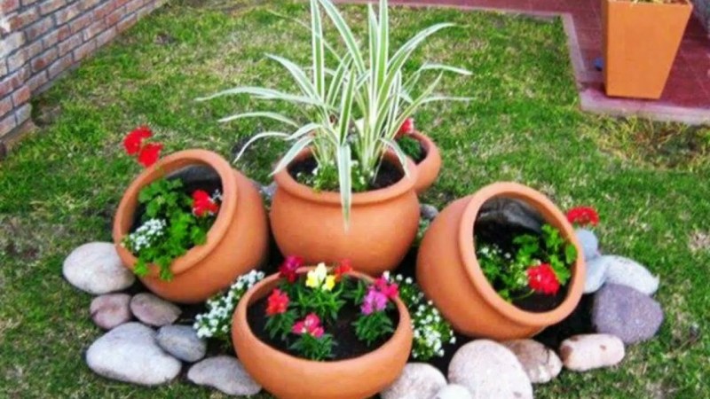 Жени погребаха в двор възрастен мъж, за да взимат пенсията му и да се разпореждат с имота