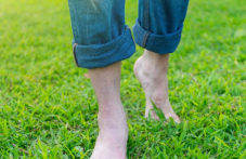 Ливаден дерматит около глезените - внимавайте при разходките в парка