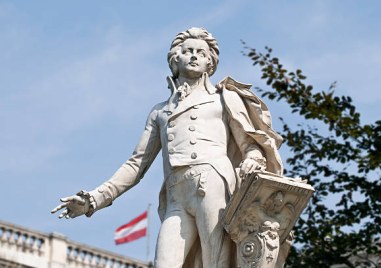 Пловдив празнува 270 г. от рождението на Моцарт с бутиков музикален проект