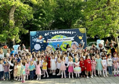 Благотворителен концерт в детска градина в Пловдив помага на малката Вики