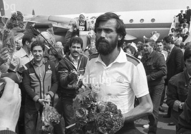 На този ден: Христо Проданов изкачва връх Лхотце и става първият българин покорил осемхилядник