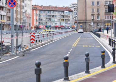 Пуснаха движението по източното локално платно на бул. „Васил Априлов“