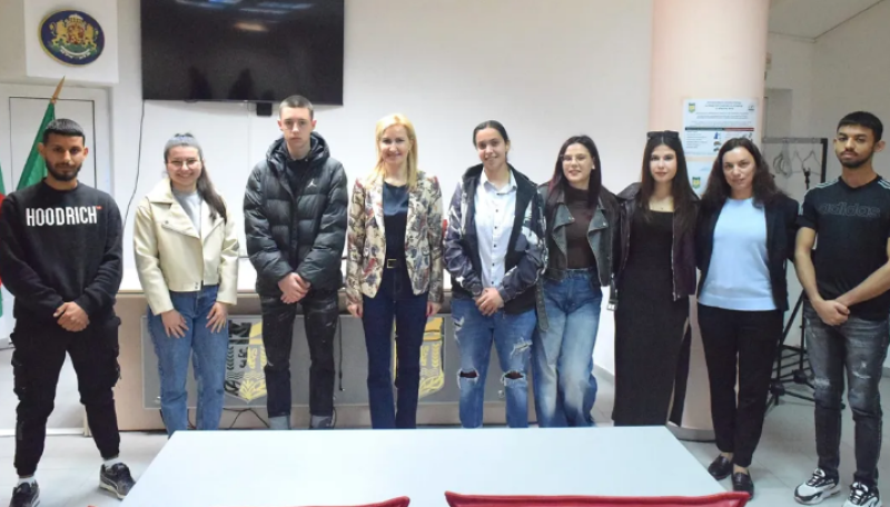 Димитър Иванов към абитуриенти: Учете, бъдете успешни и Община Марица да се гордее с вас