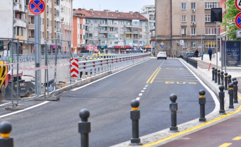 Пуснаха движението по източното локално платно на бул. „Васил Априлов“